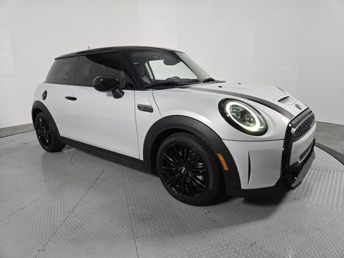 Used 2022 MINI Cooper S image 3