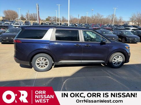 Used 2024 Kia Carnival LX image 6