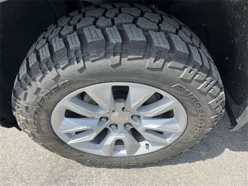 Used 2020 Chevrolet Silverado 1500 Custom w/ Custom Value Package image 12