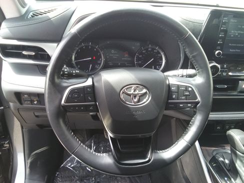 Used 2021 Toyota Highlander Limited AWD/4WD image 18