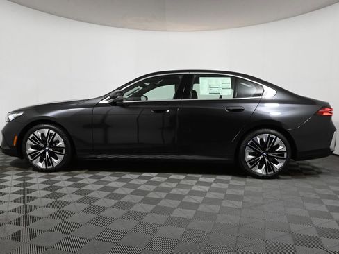 Used 2026 BMW 530i xDrive w/ Premium Package image 2