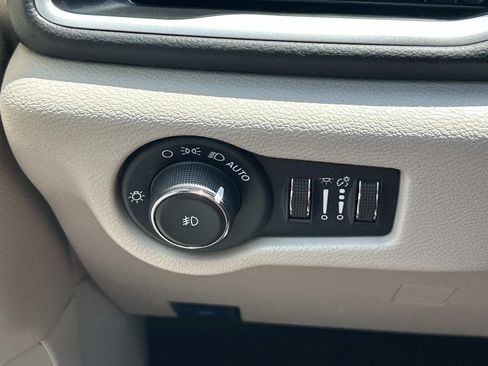 Used 2023 Chrysler Pacifica Touring-L FWD image 39