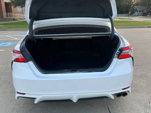 Used 2019 Toyota Camry SE FWD image 19