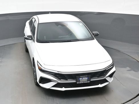 Certified 2025 Hyundai Elantra SEL image 40