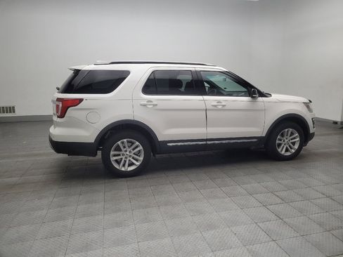 Used 2017 Ford Explorer XLT FWD image 10