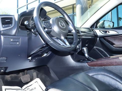 Used 2018 MAZDA MAZDA3 Touring image 39