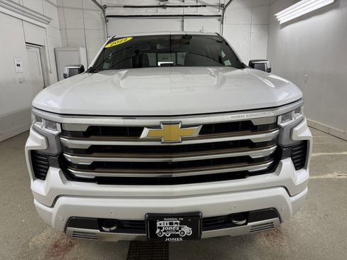 Used 2022 Chevrolet Silverado 1500 High Country w/ High Country Premium Package image 2
