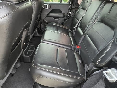 Used 2021 Jeep Wrangler Unlimited Sahara AWD/4WD image 17