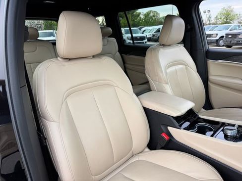 Used 2023 Jeep Grand Cherokee L Limited image 20