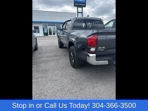 Used 2022 Toyota Tacoma SR5 AWD/4WD image 5