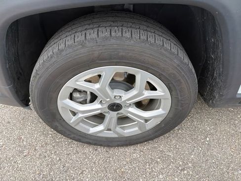 Used 2025 Jeep Compass Latitude AWD/4WD image 5