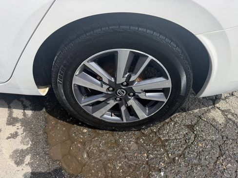 Used 2020 Nissan Versa SV FWD image 8