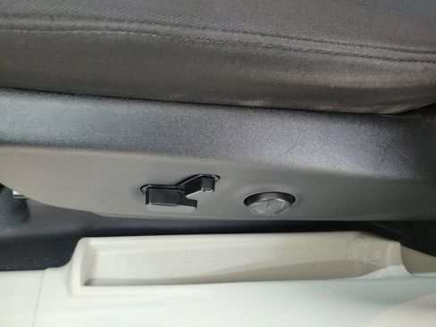 Used 2023 Chrysler Voyager LX FWD image 22