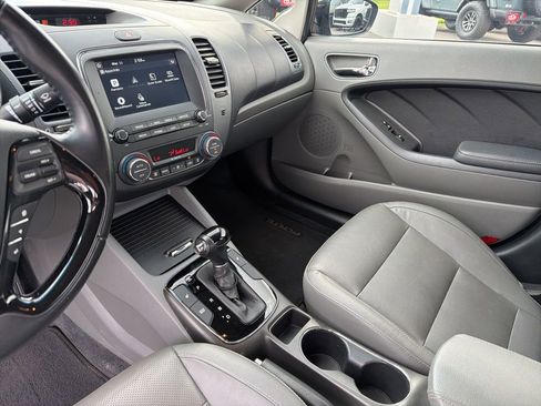 Used 2017 Kia Forte EX FWD image 28