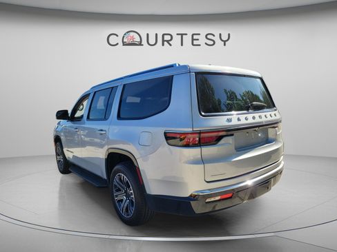 Used 2022 Jeep Wagoneer Series I w/ Convenience Group I AWD/4WD image 2