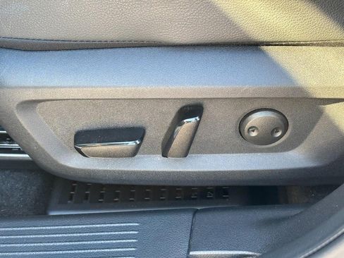 Used 2023 Nissan Rogue SL w/ SL Premium Package image 16