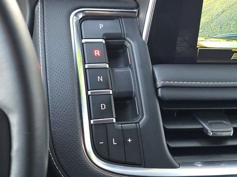 Used 2024 GMC Yukon SLT image 33