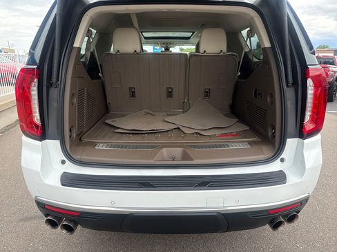 Used 2022 GMC Yukon XL Denali w/ Advanced Technology Package AWD/4WD image 23