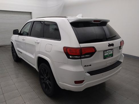 Used 2018 Jeep Grand Cherokee Altitude AWD/4WD image 5