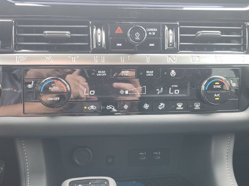 New 2026 Nissan Pathfinder SL FWD image 18