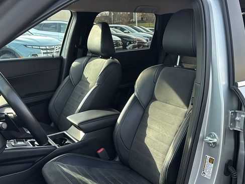 Used 2024 Mitsubishi Outlander SE image 10