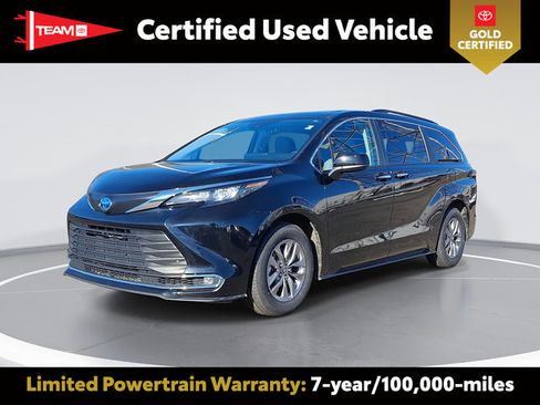 Used 2024 Toyota Sienna XLE image 1