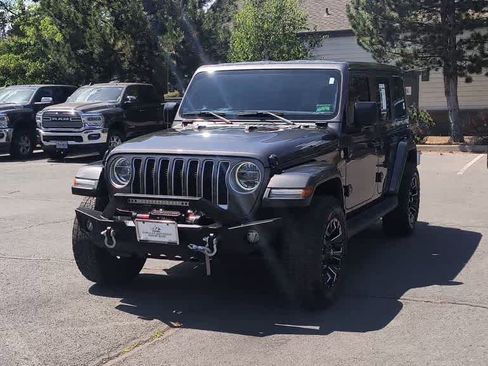 Used 2018 Jeep Wrangler Unlimited Sahara AWD/4WD image 4