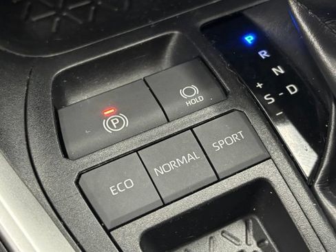 Used 2019 Toyota RAV4 LE w/ Carpet Mat Package FWD image 32