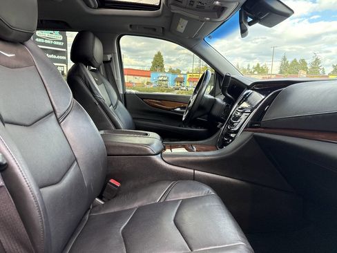 Used 2016 Cadillac Escalade Premium image 19