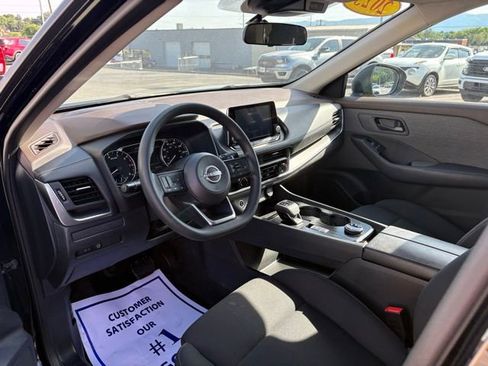 Used 2023 Nissan Rogue S AWD/4WD image 3