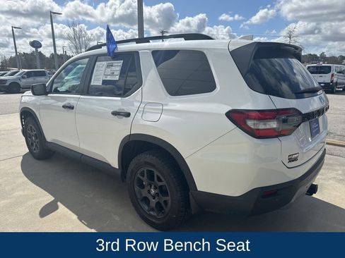 Used 2023 Honda Pilot TrailSport image 4