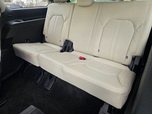 Used 2019 Ford Expedition Platinum image 16