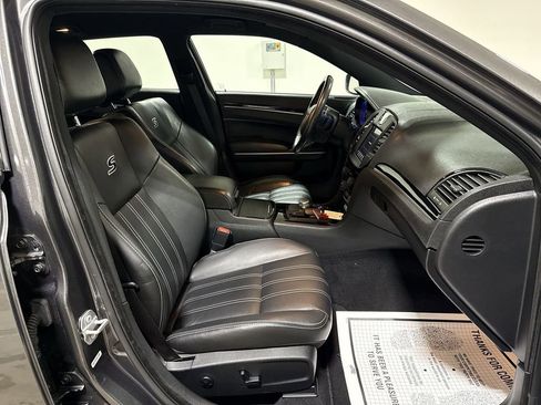 Used 2019 Chrysler 300 S image 21