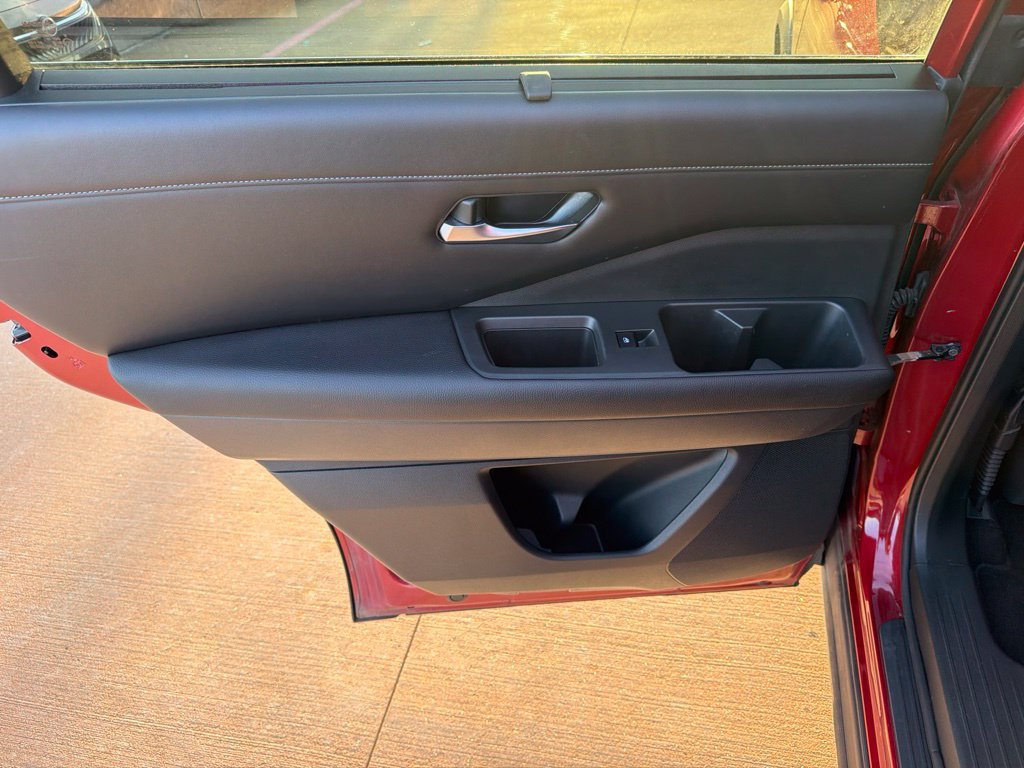 Used 2023 Nissan Pathfinder SL AWD/4WD image 15