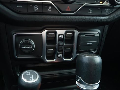 New 2026 Jeep Gladiator Sport AWD/4WD image 19
