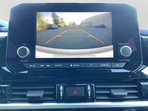 Used 2025 Nissan Pathfinder SV AWD/4WD image 26