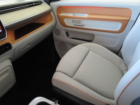 New 2025 Volkswagen ID. Buzz 1st Edition image 21