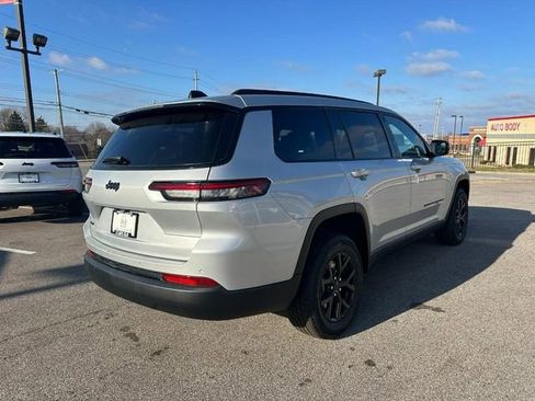 New 2025 Jeep Grand Cherokee L Altitude image 3