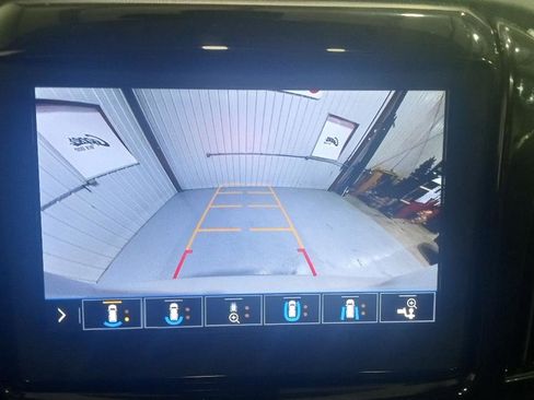 Used 2021 Chevrolet Traverse Premier image 25