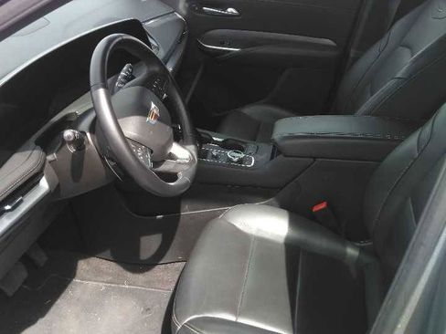 Used 2025 Cadillac XT4 Premium Luxury image 4