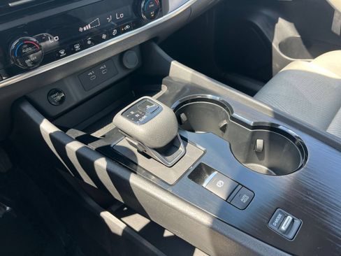 Used 2025 Nissan Rogue SV FWD image 43