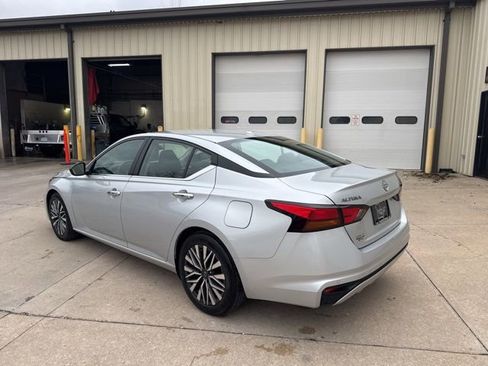 Used 2024 Nissan Altima 2.5 SV image 3