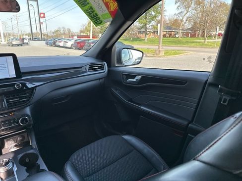 Used 2025 Ford Escape ST-Line FWD image 15