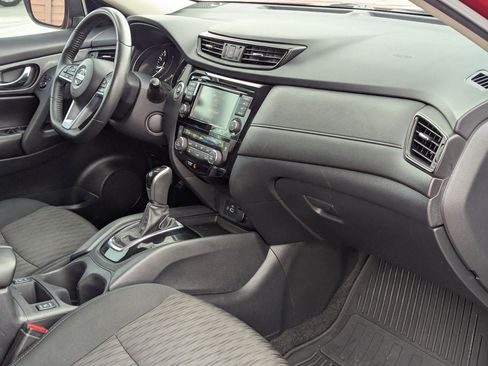 Used 2020 Nissan Rogue SV image 29