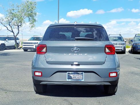 New 2026 Hyundai Venue SEL FWD image 5