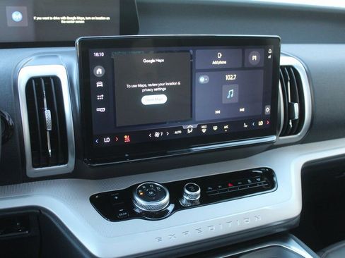 New 2025 Ford Expedition Active image 25