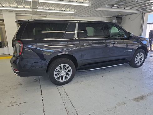 Used 2025 Chevrolet Suburban Premier AWD/4WD image 6