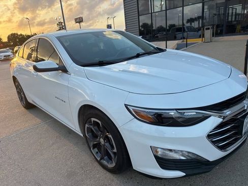 Used 2024 Chevrolet Malibu LT FWD image 2