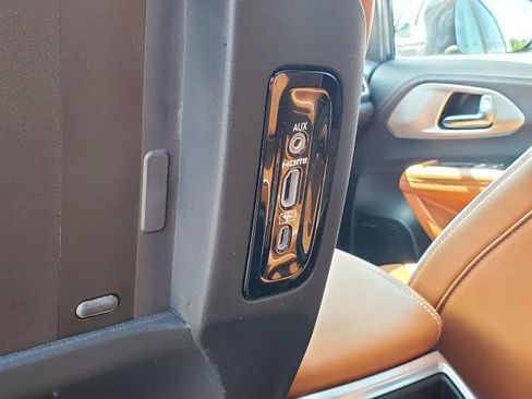 Used 2025 Chrysler Pacifica Pinnacle FWD image 31