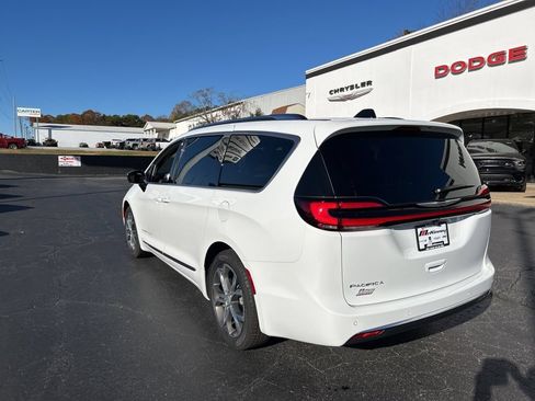 New 2026 Chrysler Pacifica Pinnacle FWD image 9